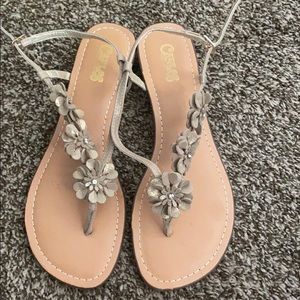 Women’s sandals size 8